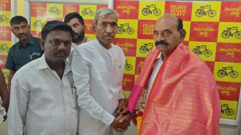 మంత్రి ఎన్ఎండి ఫరూక్ ని మర్యాదపూర్వకంగా కలిసిన శ్రీశైలం ట్రస్ట్ బోర్డు సభ్యుడు చిటాబొట్ల భరద్వాజ్ శర్మ