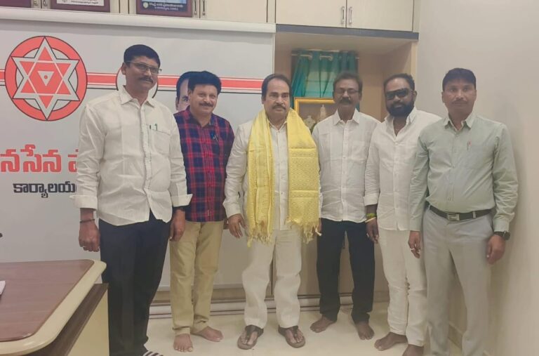 తిరుపతి ఎమ్మెల్యే ఆరణి శ్రీనివాసులును కలిసిన ఏపీ జర్నలిస్ట్ స్పోర్ట్స్ అసోసియేషన్